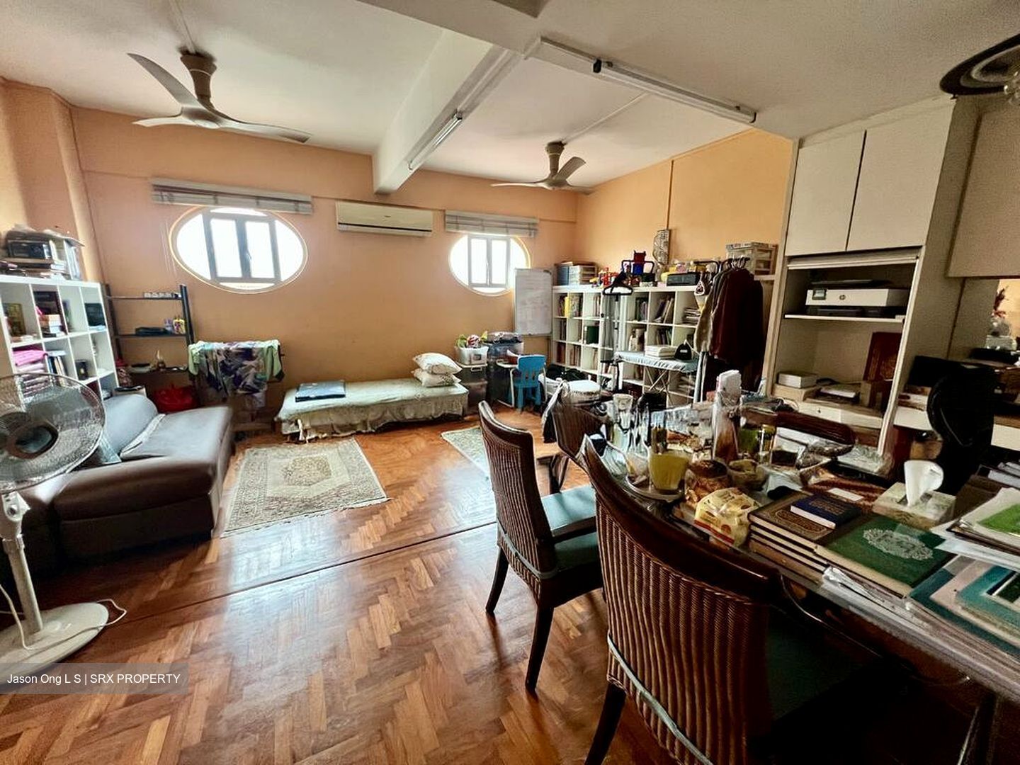 Flora Road (D17), Terrace #496624601